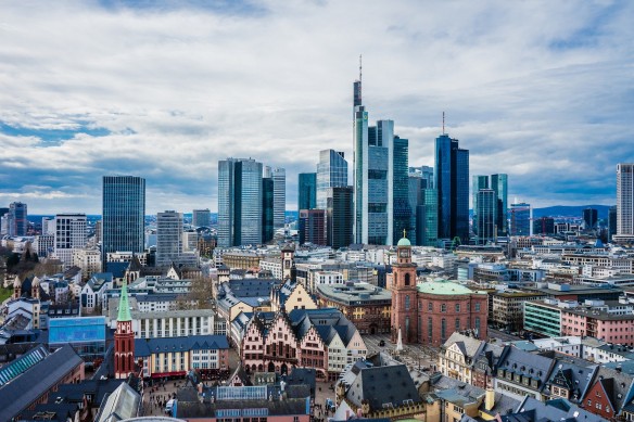 Frankfurt: Hochburg des Kapitalismus Foto Leonhard Niederwimmer/pixabay